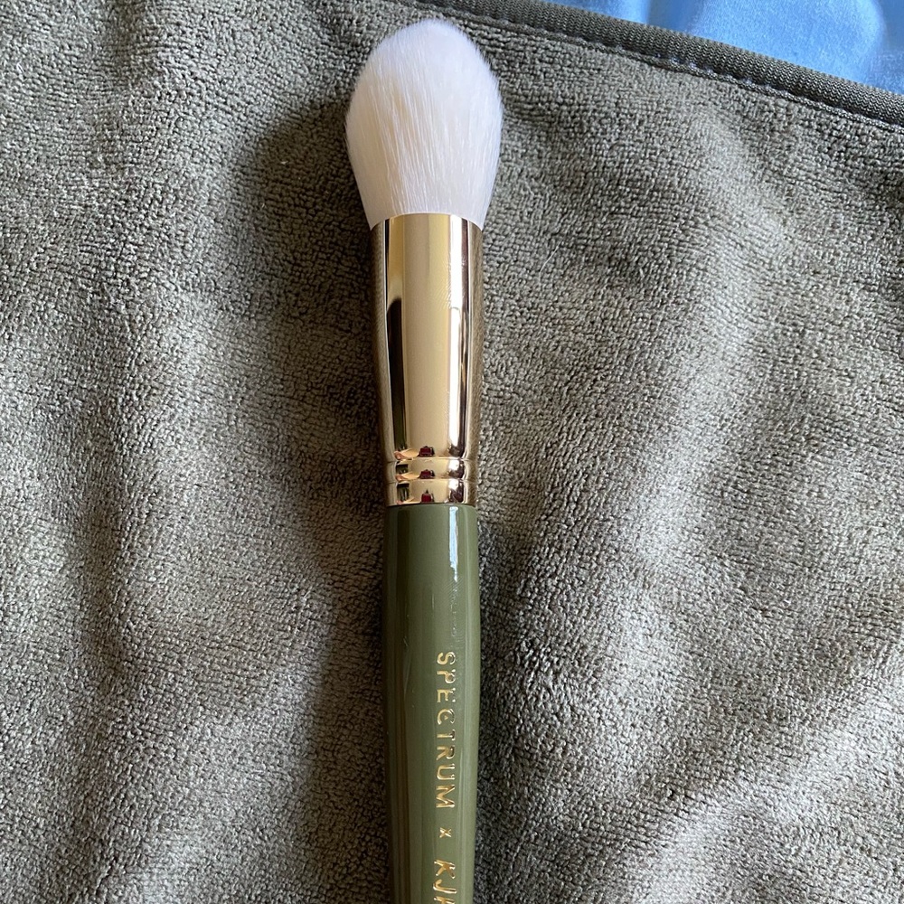 KJH x spectrum brush no.1